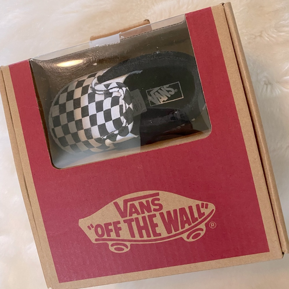 Black & white checkered baby vans.